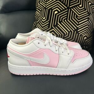 Nike Air Jordan 1 Low GS & Womens Pink Foam & Fire Red Sports Sneaker 553560-608